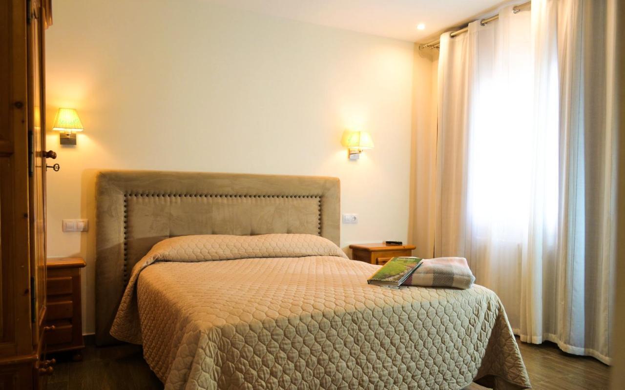 Hotel Suiza Bronchales Exterior photo