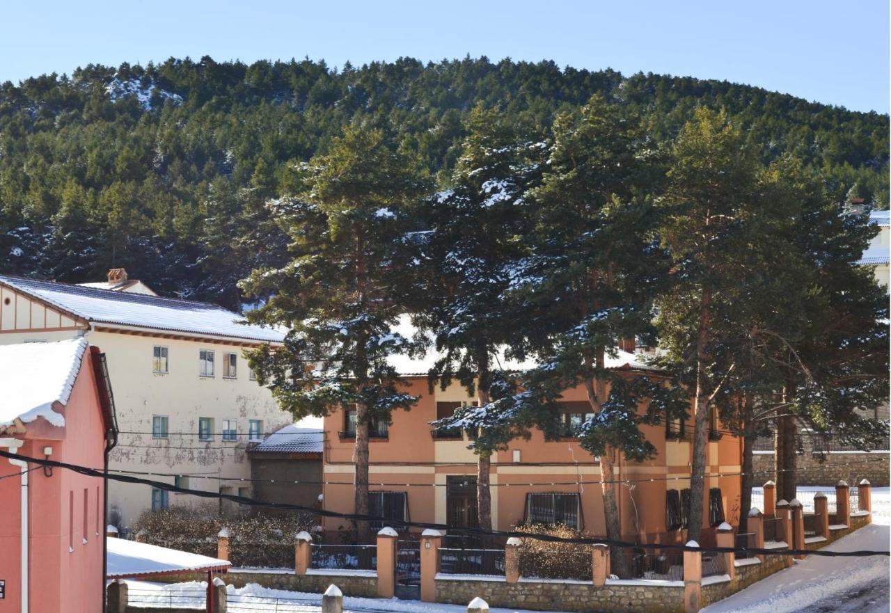 Hotel Suiza Bronchales Exterior photo