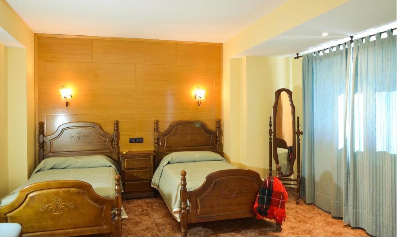 Hotel Suiza Bronchales Exterior photo