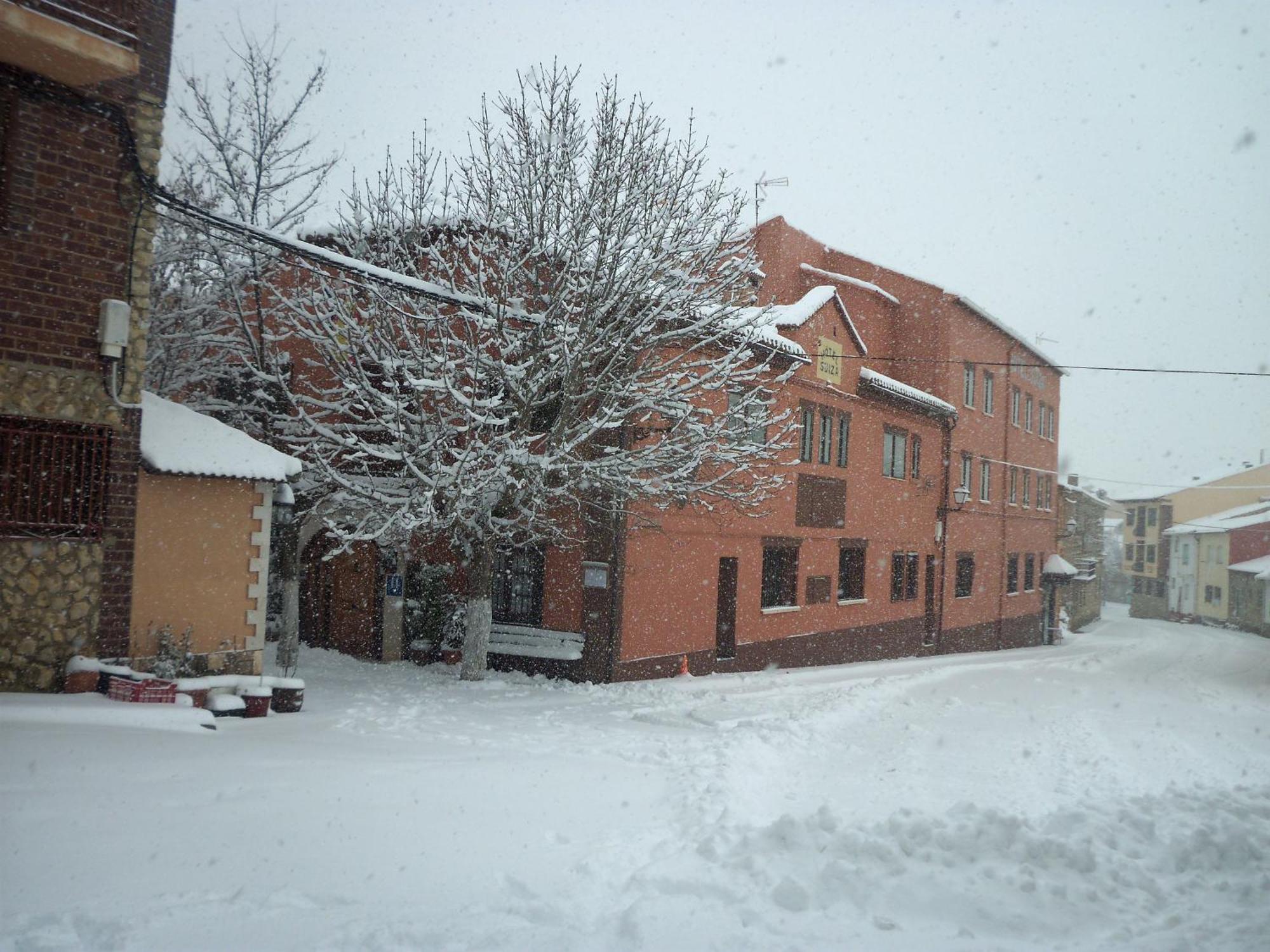 Hotel Suiza Bronchales Exterior photo