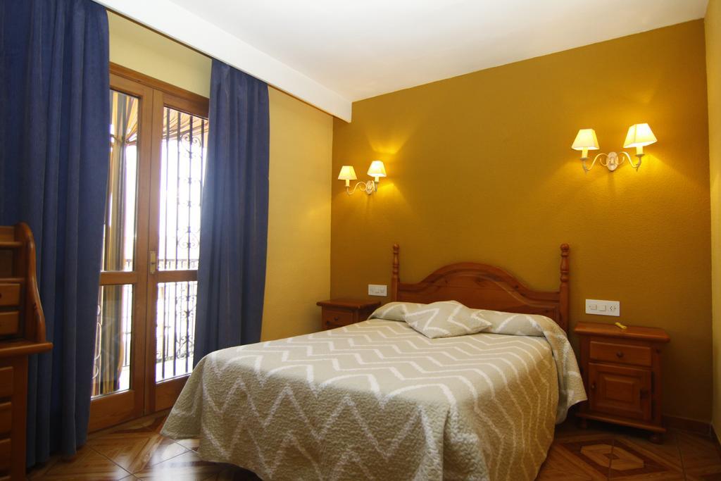 Hotel Suiza Bronchales Exterior photo