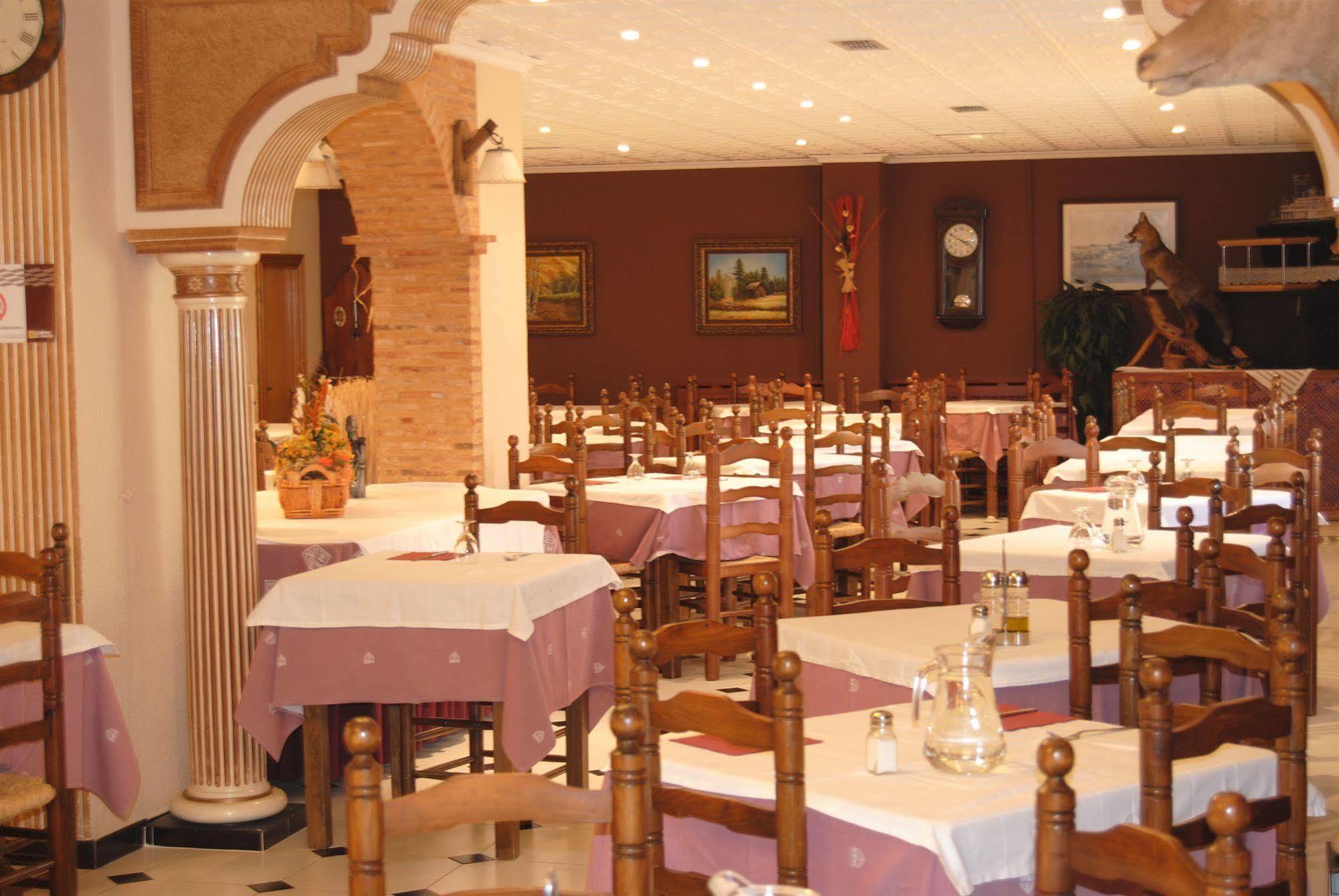 Hotel Suiza Bronchales Exterior photo