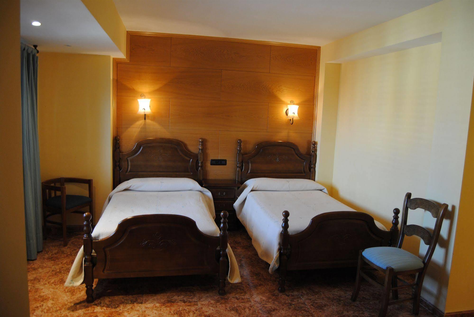 Hotel Suiza Bronchales Exterior photo
