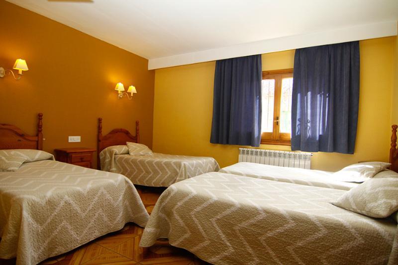 Hotel Suiza Bronchales Exterior photo